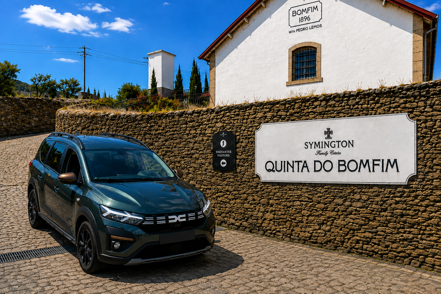 Viatura Velara numa quinta do Douro